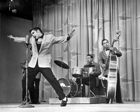 ELVIS ON THE MILTON BERLE SHOW - 1956 | Elvis presley photos, Elvis presley, Elvis