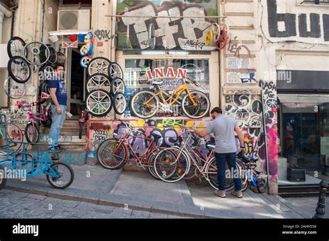 Istanbul Street Art Wall Painting Stock Photo - Alamy