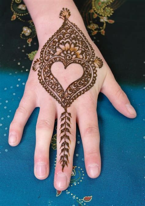 Heart Shaped Mehndi Designs. 20 Simple Henna Heart Designs