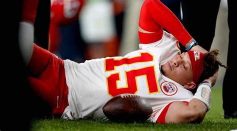 Patrick Mahomes Injury: How Bad Is a Dislocated Kneecap? | Muscle & Fitness