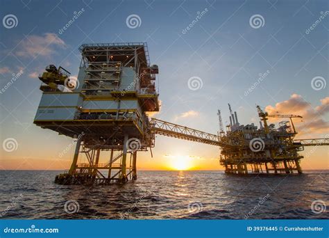 Oil and Gas Platform in the Gulf or the Sea, Offshore Oil and Rig ...