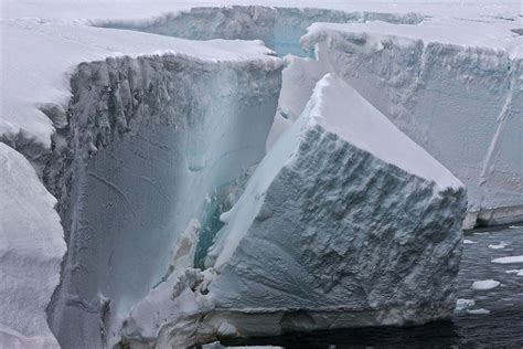 Le glacier Thwaites, géant de l’Antarctique, miné par des flux d’eau chaude inattendus. - UP ...