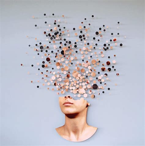 Fragmenta, the artwork by Micaela Lattanzio on female identity fragmentation | Collater.al