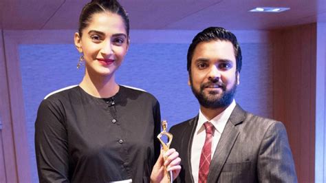 Sonam Kapoor receives award for 'Neerja'