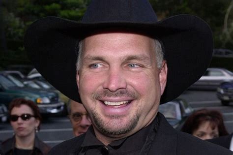 Country Music Memories: Garth Brooks Announces His Retirement