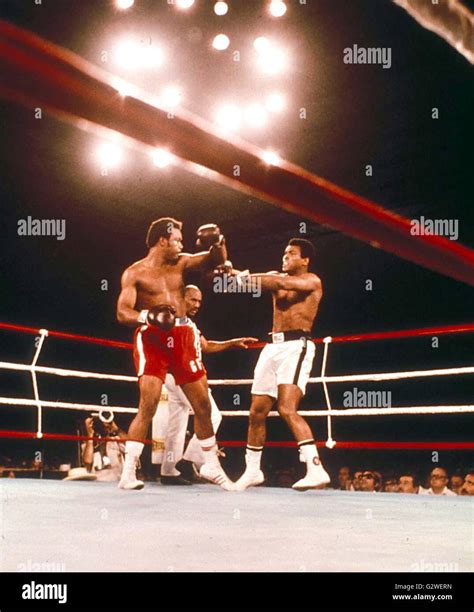 Ali vs george foreman hi-res stock photography and images - Alamy