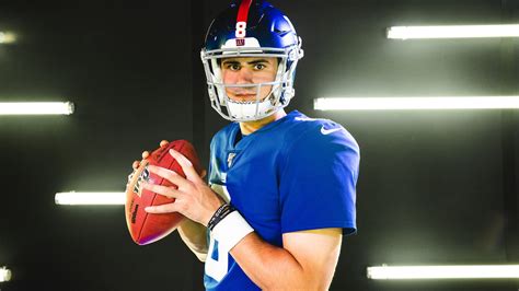 Daniel Jones named Giants starting quarterback