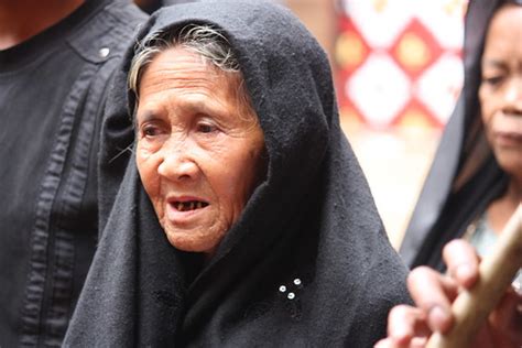 Tana Toraja, Salu funeral, lady singing hymns | Tana Toraja,… | Flickr