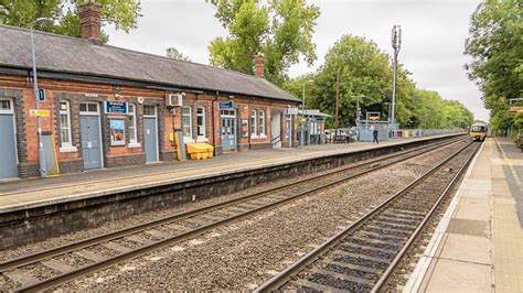 Lifts to be installed at Warwick railway station in £6.8m scheme - BBC News