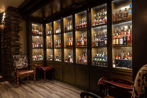 Need some ideas for the favorite whiskey shelving / cabinets you've seen : whisky