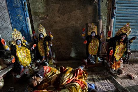 Kolkata Street at Night | Smithsonian Photo Contest | Smithsonian Magazine