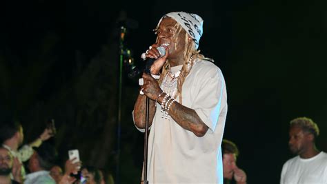 Lil Wayne To Release 'Tha Carter Singles Collection' 7" Vinyl Box Set