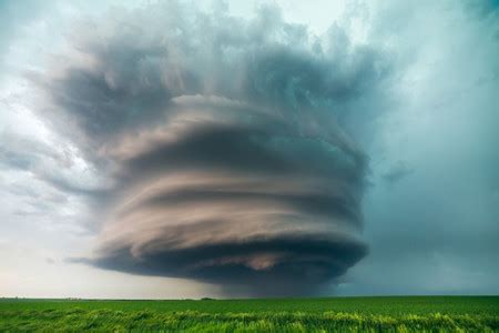 Supercell Cloud 'Cinemagraphs' by a Storm Chasing Photographer | PetaPixel