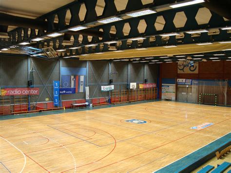 Increased Energy Efficiency with LED Lighting in a Sports Hall - LED LUKS