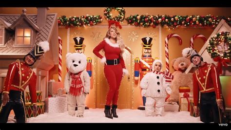 Mariah Carey dévoile un nouveau clip pour "All I Want for Christmas Is ...