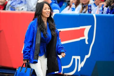 On birthday, Kelly Pegula posts childhood photo with mom Kim and says ...