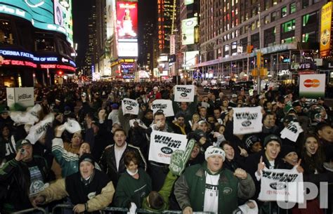 Photo: New York Jets fans react during a Jets playoff rally at Times ...