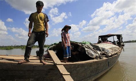 Mekong River_Fishermen_GPN282209_Story | Photos | WWF