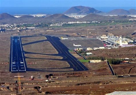 Reina Sofia airport in Tenerife will not work at night