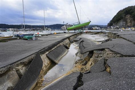 January 1 earthquake kills 222 in Japan