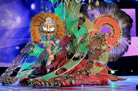 Ladies battle it out to become Queen of the Carnival of Santa Cruz de Tenerife | Daily Mail Online