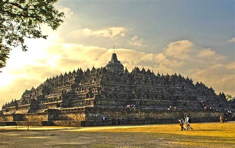 Where Is The World's Largest Buddhist Temple? - WorldAtlas