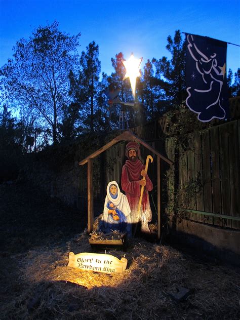 20+ Awesome Life Size Lighted Outdoor Nativity Sets Ideas - SWEETYHOMEE