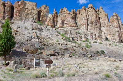 Clarno Palisades Trailhead - Hiking in Portland, Oregon and Washington