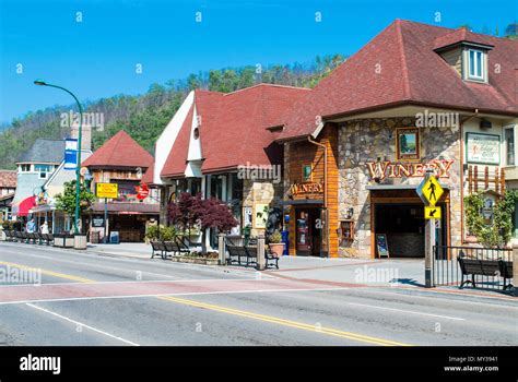 Gatlinburg shops hi-res stock photography and images - Alamy