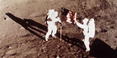 Ryan Gosling defends Neil Armstrong biopic 'First Man' leaving out American flag in moon landing ...