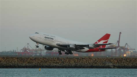 Qantas, Spirit of Australia Boeing 747-400 Takeoff Wallpaper 851 - AERONEF.NET