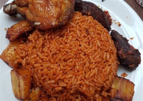 Jollof rice,fried plantain and chicken Recipe by Lilian - Cookpad