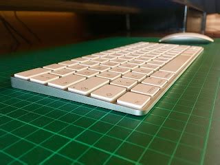 Apple Magic Keyboard A1644 (Agosto 30, 2017)