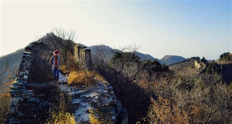 Exploring crumbling sections of the Great Wall : r/ChinaPics