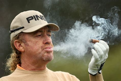 Your mandatory Masters footage of Miguel Angel Jimenez warming up ...