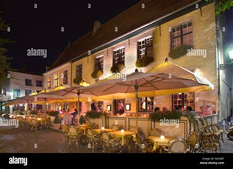 Cafes at bruges belgium hi-res stock photography and images - Alamy