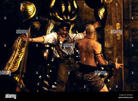 BRENDAN FRASER, ARNOLD VOSLOO, THE MUMMY RETURNS, 2001 Stock Photo - Alamy