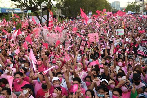 Leni Robredo: The woman leading the Philippines' 'pink revolution ...