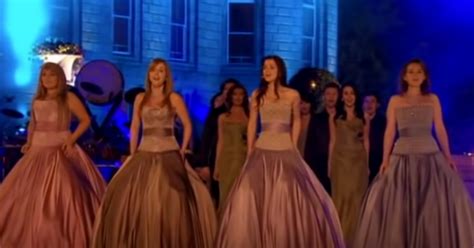 Traditional group Celtic Women sings incredible and inspiring version ...