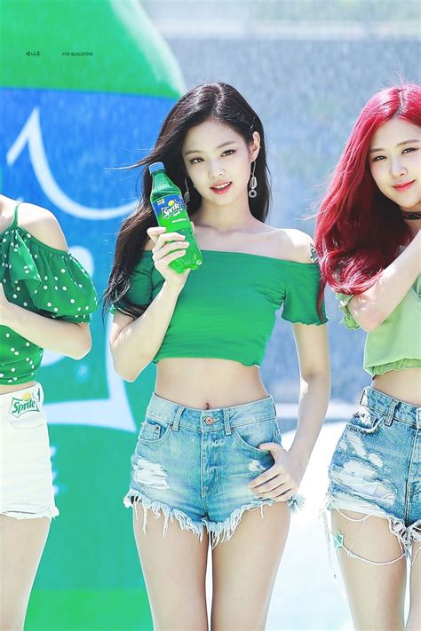 20 Times BLACKPINK's Jennie Showed Off Her Perfect Body Line - Koreaboo