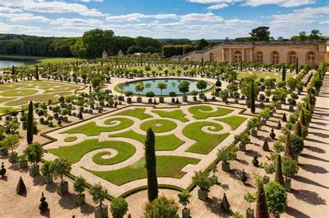 Marie Antoinette’s Private Garden Is Being Restored at Versailles | Versailles garden, Chateau ...