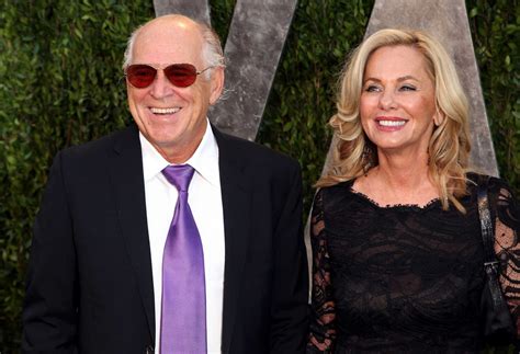 Jimmy Buffett's wife thanks fans, friends and more in heartfelt tribute