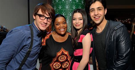 NickALive!: Yvette Nicole Brown Loves Her 'Drake & Josh' Character, Too