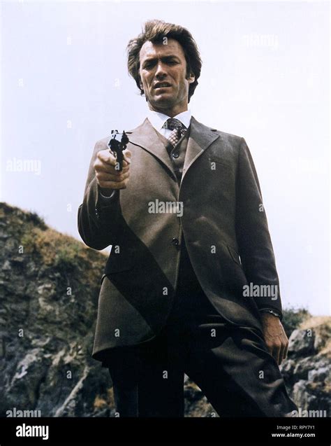 Clint eastwood dirty harry 1971 hi-res stock photography and images - Alamy