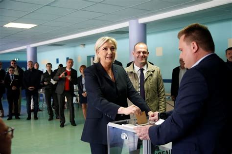 France Votes In First Round Of Presidential Election | HuffPost The ...