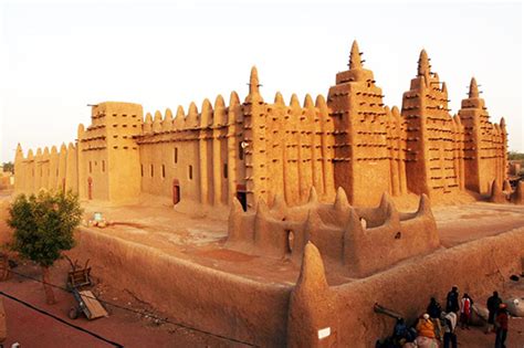 Timbuktu's Djinguereber Mosque, one of the largest and oldest in the ...