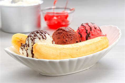 Classic Banana Split Ice Cream Sundae Recipe