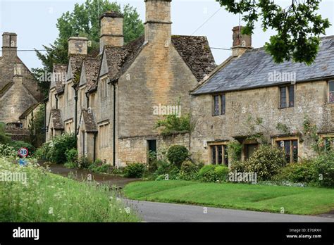 Cottages in the village of Windrush in the Cotswolds, Oxfordshire Stock ...