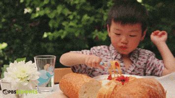 Eating Noodles GIFs - Find & Share on GIPHY