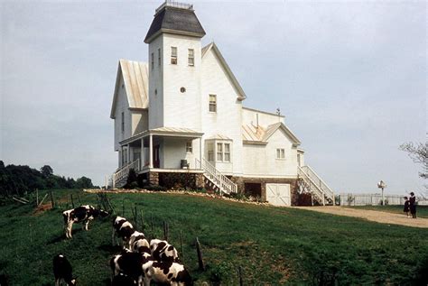 Beetlejuice (1988) | Beetlejuice, Beetlejuice house, Movie scenes